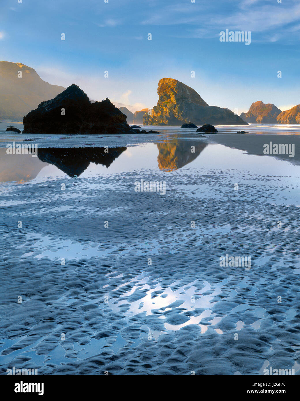 USA, Oregon, Pistol River State Park. Morning light on rocks at Meyers