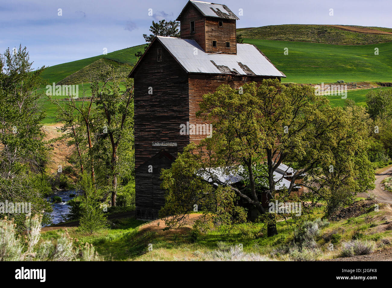 Oregon abandoned grist mill by the creek hires stock photography and