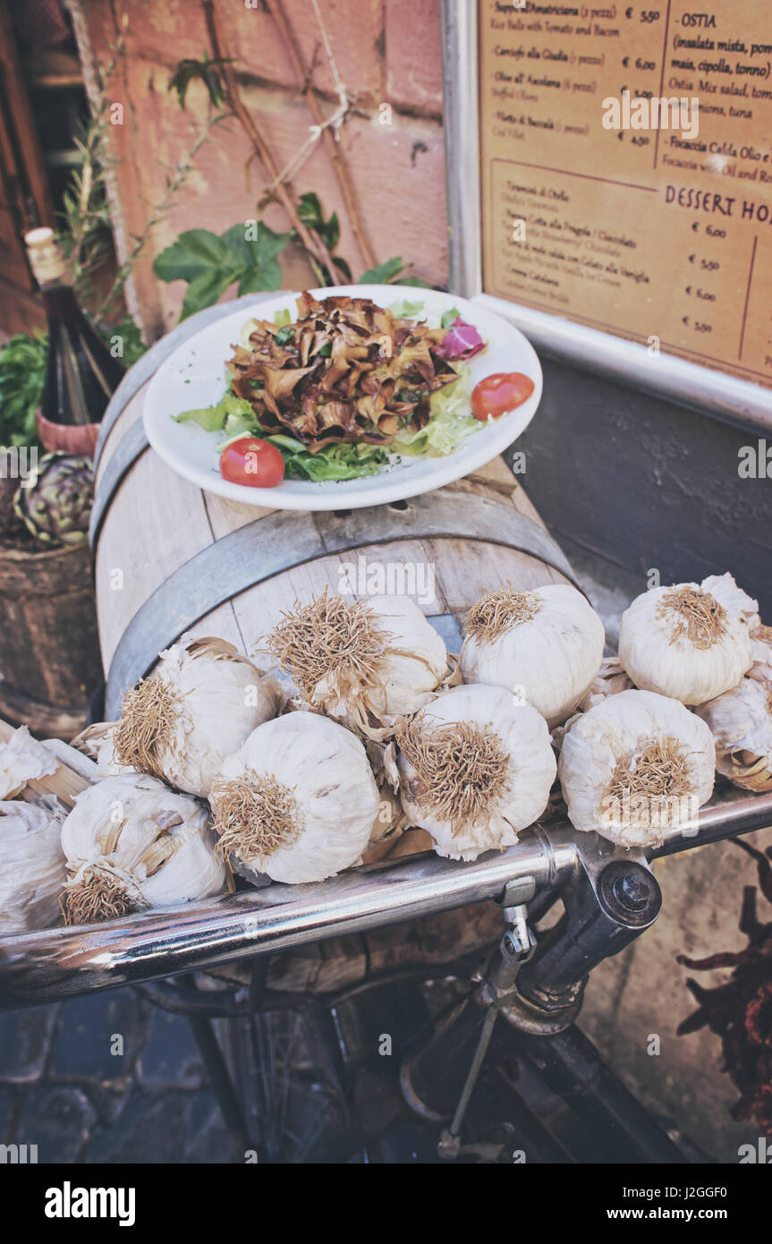 Italian restaurant with fresh garlic Stock Photo Alamy