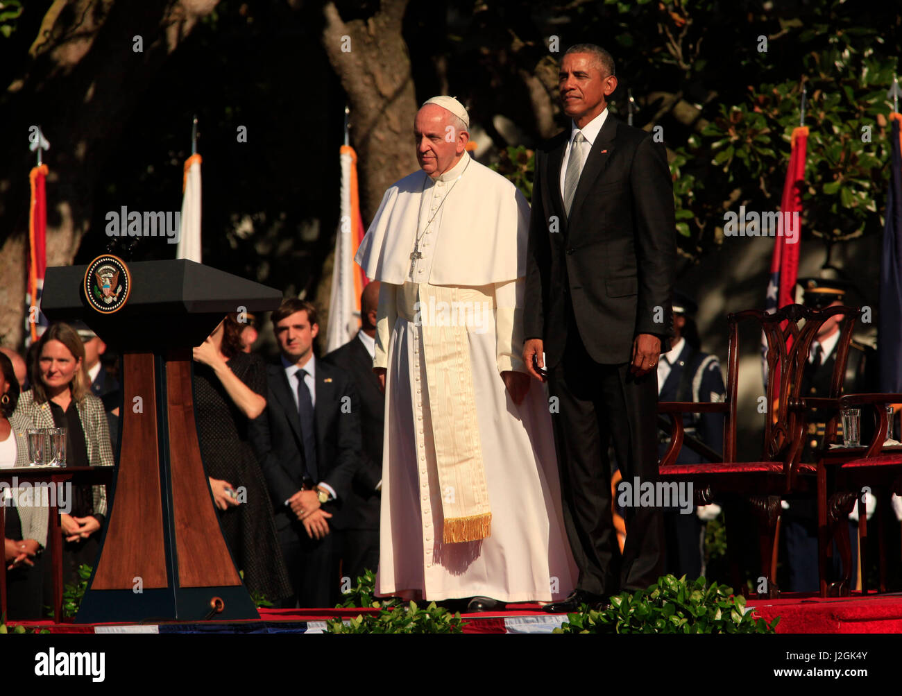 President Barack Obama welcomes His Holiness Pope Francis to the White ...