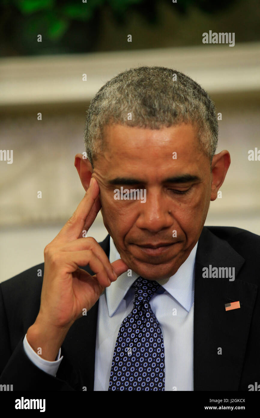 Portraits of President Barack Obama as he meets with President Enrique