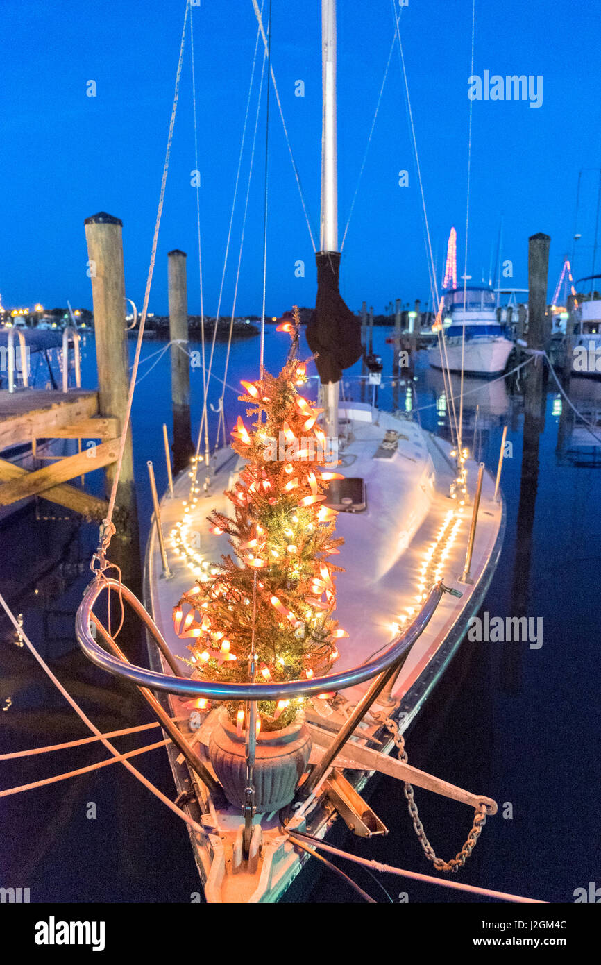 USA, Florida, New Smyrna Beach, sailboat decorated with Christmas