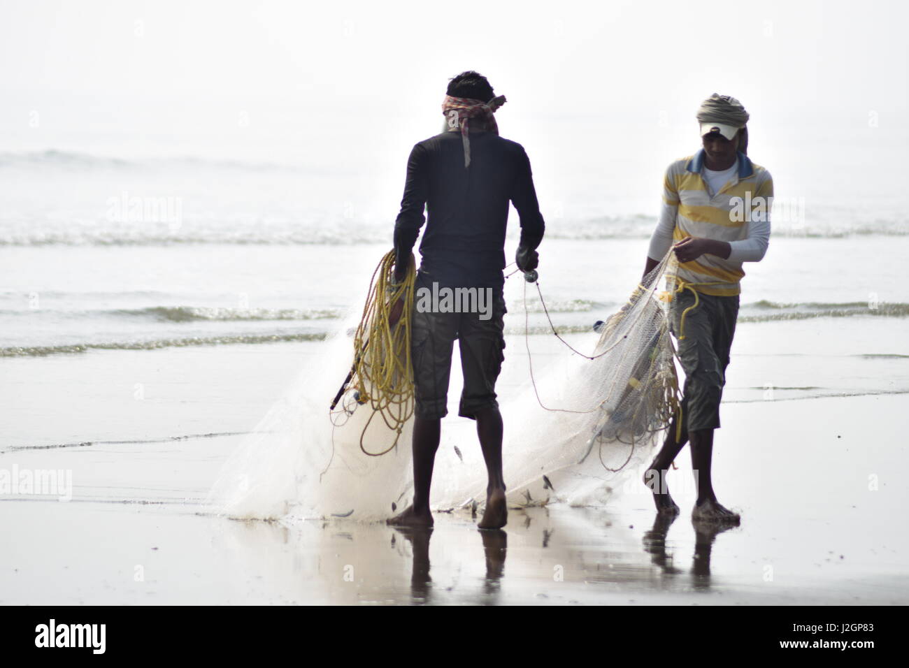 India poverty fishing hi-res stock photography and images - Alamy