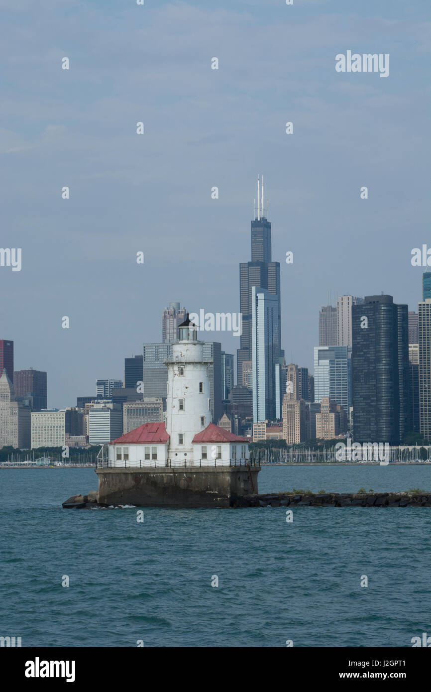 Illinois, Chicago, Lake Michigan. Historic Chicago Harbor Light with Chicago city skyline and Willis Tower in the distance. Stock Photo