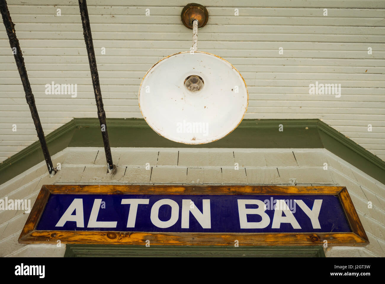 USA, New Hampshire, Lake Winnipesaukee, Alton Bay, sign at former train station Stock Photo