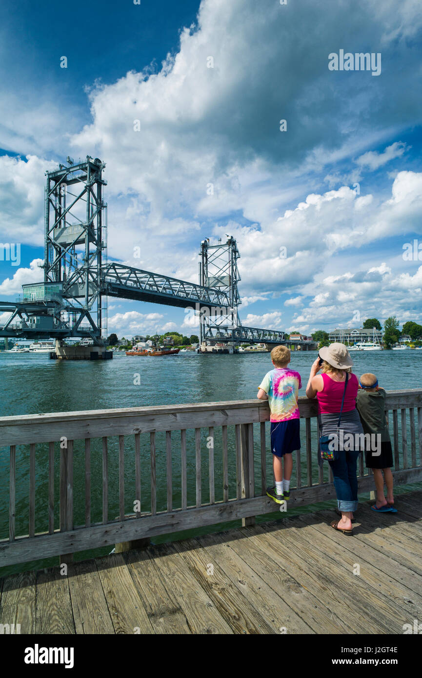 USA, New Hampshire, Portsmouth, family near Memorial Bridge, US Route 1 Stock Photo