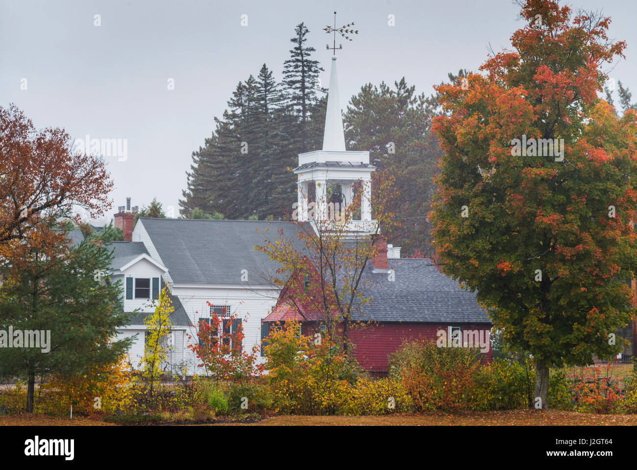 USA, New Hampshire, White Mountains, Jackson, village church, fall Stock Photo