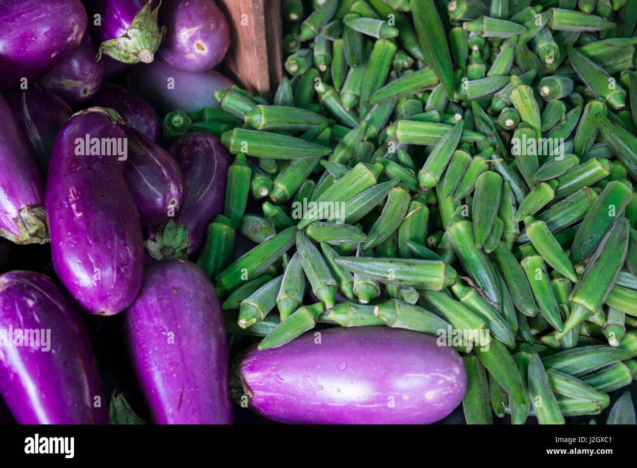 Okra eggplant for sale at a farmers market hires stock photography and