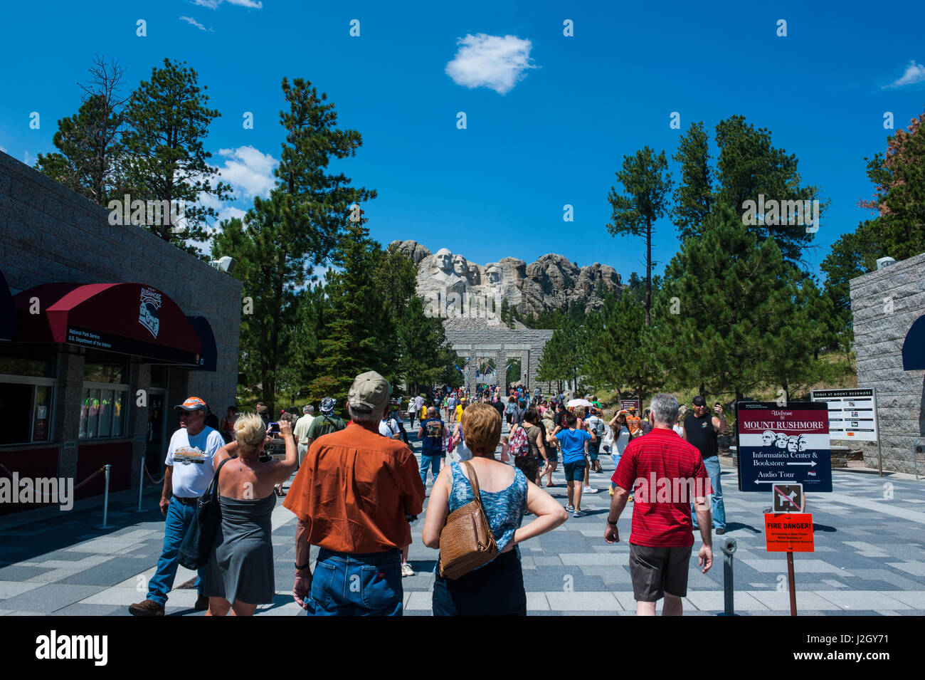 Tourists on their way to Mount Rushmore, South Dakota, USA Stock Photo