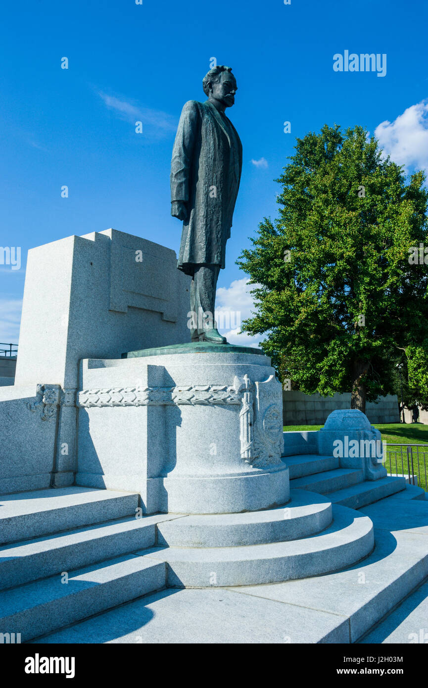 Statue of Senator Edward Carmack, Tennessee State Capitol, Nashville