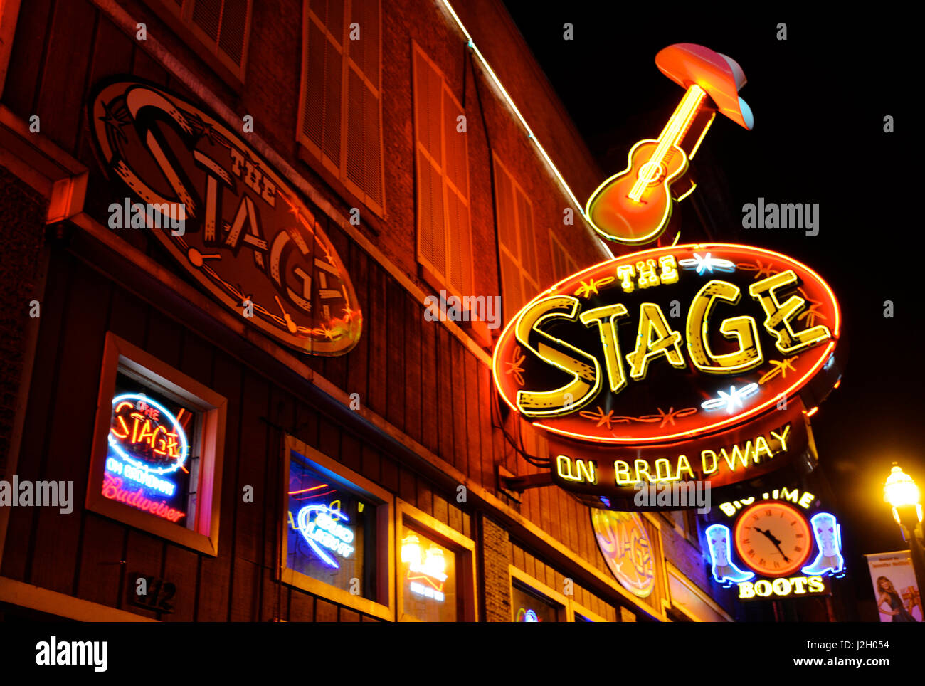 Nashville, Tennessee. Davison County Courthouse and its fountain