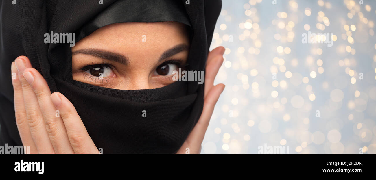 close up of muslim woman in hijab Stock Photo - Alamy