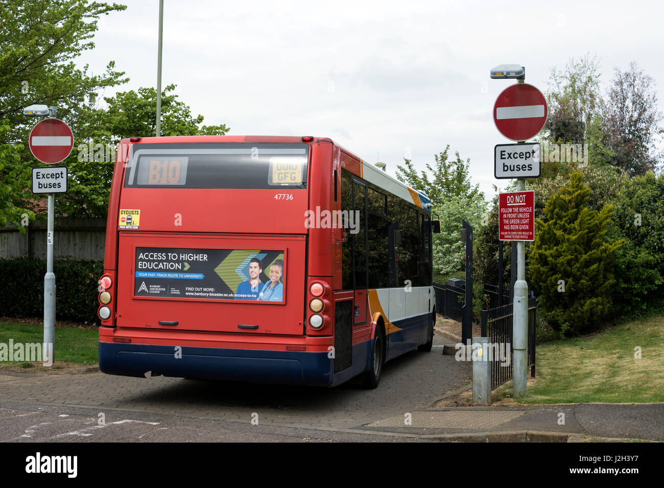 Buses only road, Hardwick housing estate, Banbury, Oxfordshire, England, UK Stock Photo