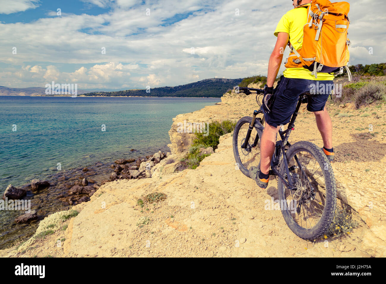Yellow mountain bike hi-res stock photography and images - Alamy