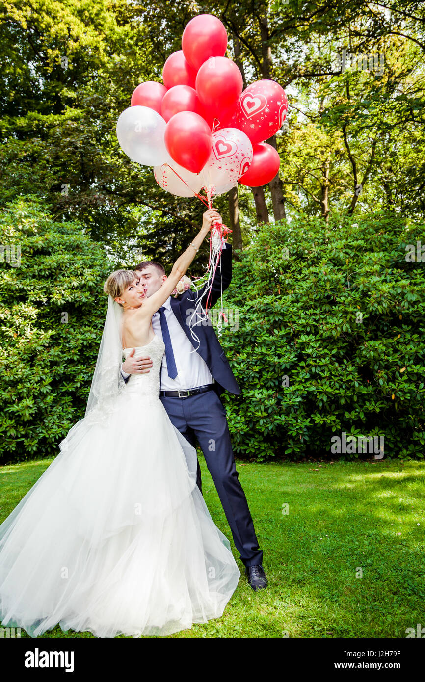 caucasian wedding couple with balloons Stock Photo - Alamy