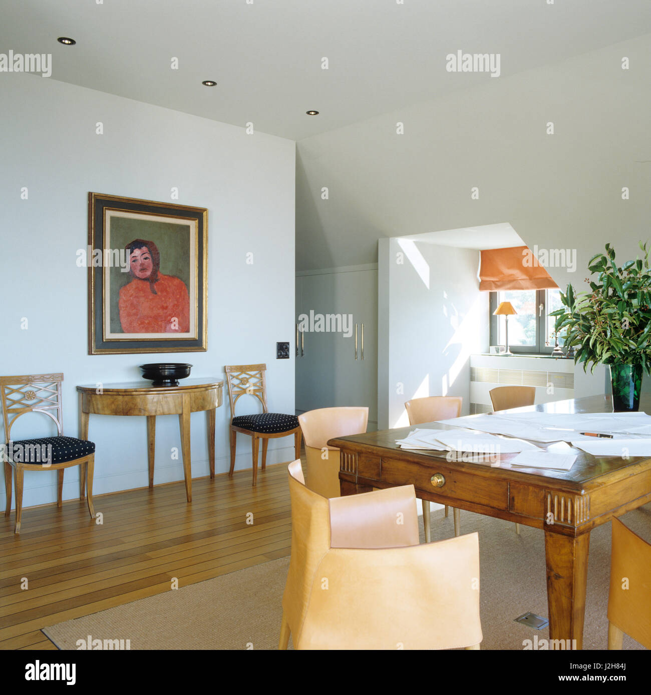 Contemporary dining room Stock Photo Alamy
