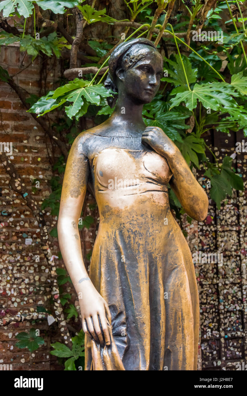 Statue of juliet in verona, italy. The Juliet's statue at Juliet's house is one of the most popular and symbolic tourist attractions in Verona, Italy. Stock Photo