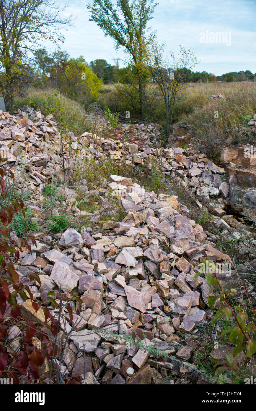 USA, Minnesota, Pipestone, Pipestone National Monument, Lone Tree