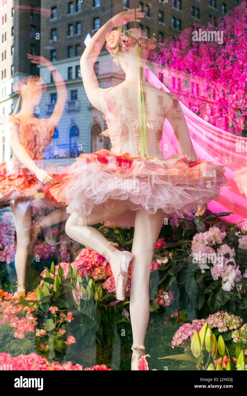 New York City, NY, USA. Pink flower display with mannequin ballerinas for  spring Stock Photo - Alamy