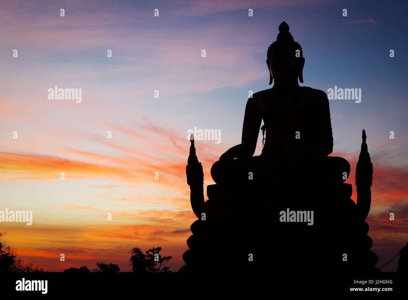 Great buddha phuket statue temple hi-res stock photography and images ...