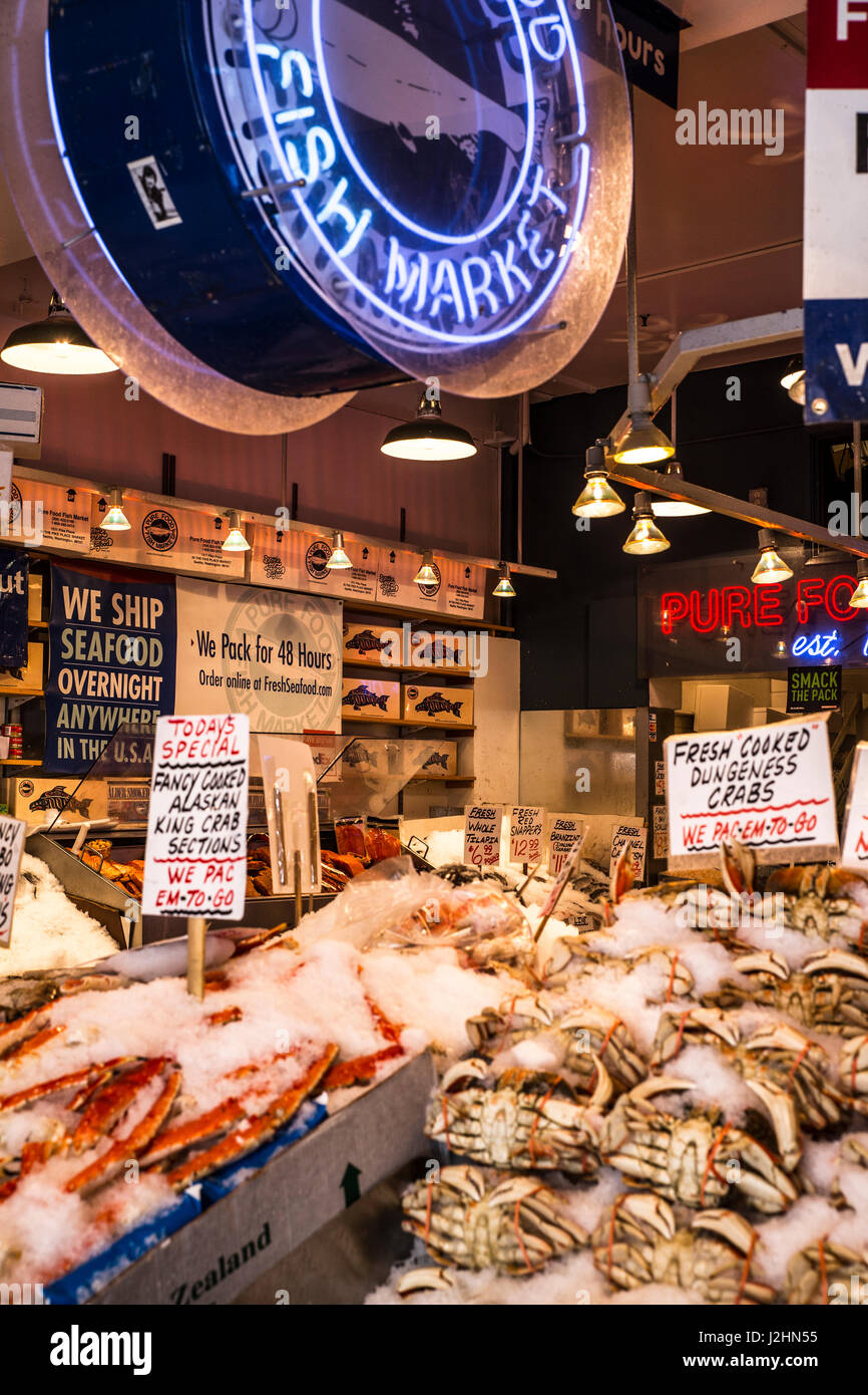 Seattle, Washington State. Fresh fish market, crabs, at the Pike Place Market Stock Photo Alamy