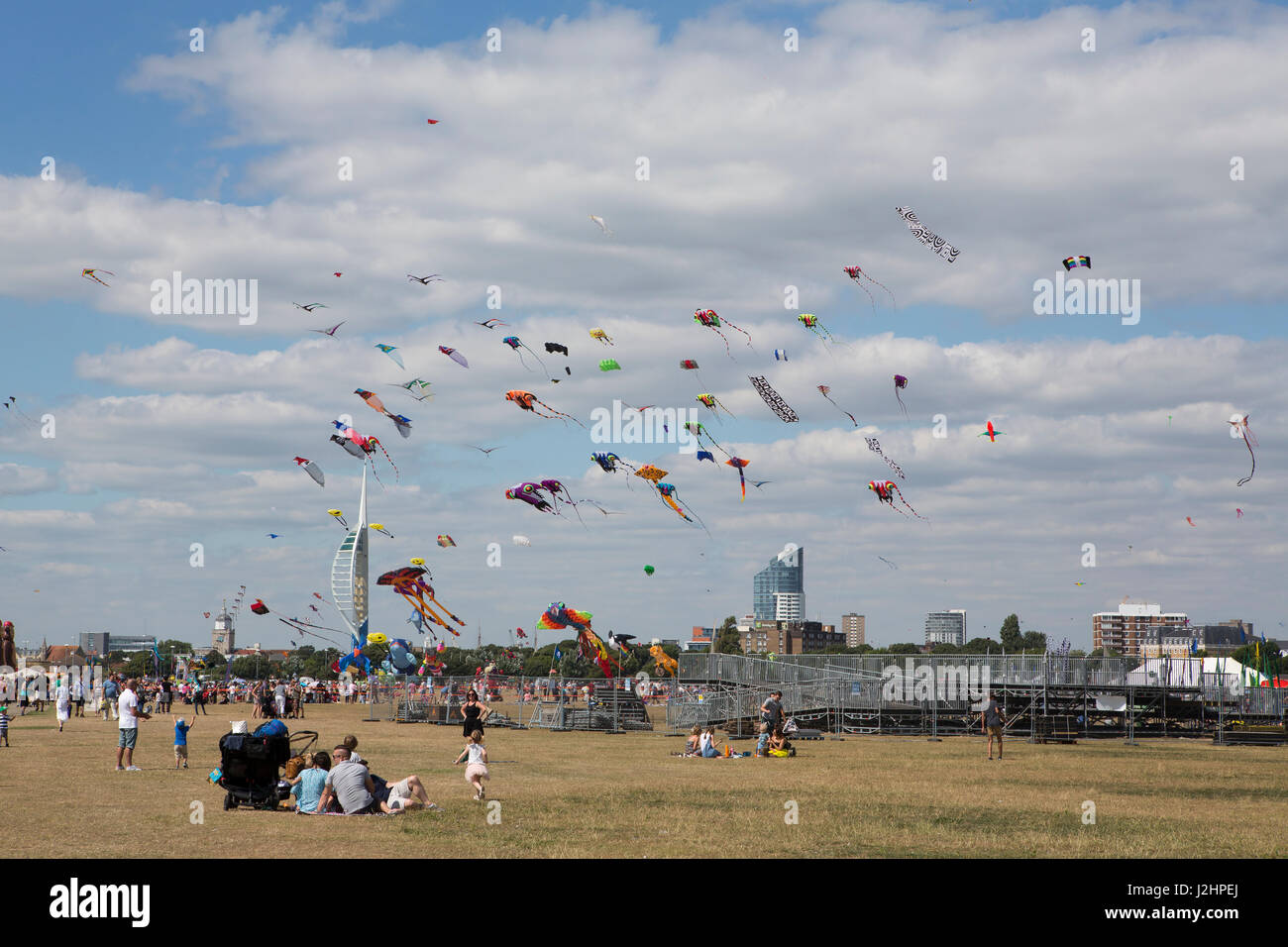 Kites filling the sky hires stock photography and images Alamy