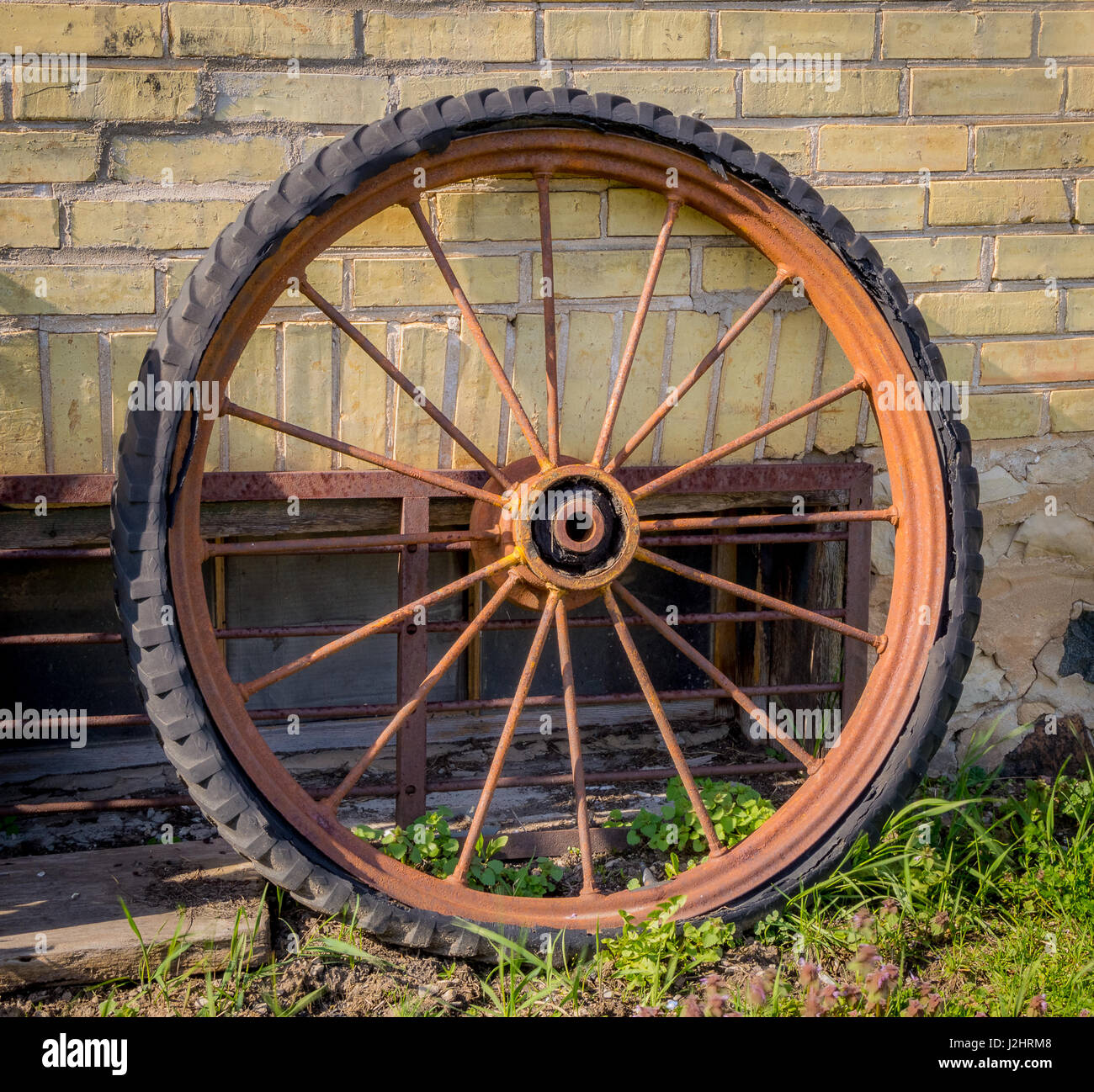 Antique western wagon wheel hires stock photography and images Alamy