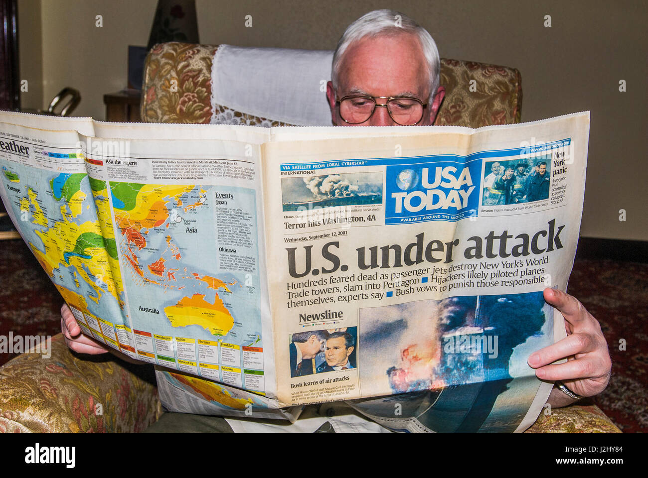 Man reading USA Today newspaper after the attack on the twin towers Stock Photo