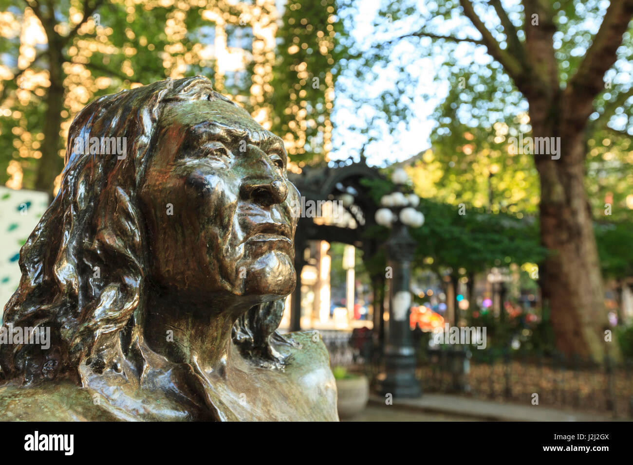 Chief seattle statue hi-res stock photography and images - Alamy