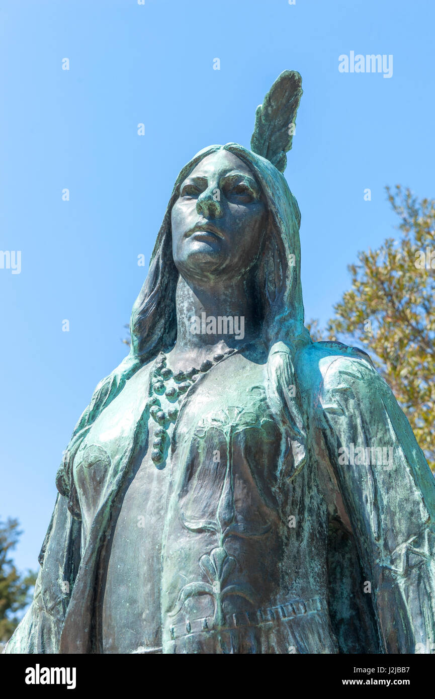 USA, Virginia, Jamestown, statue of Pocahontas Stock Photo Alamy