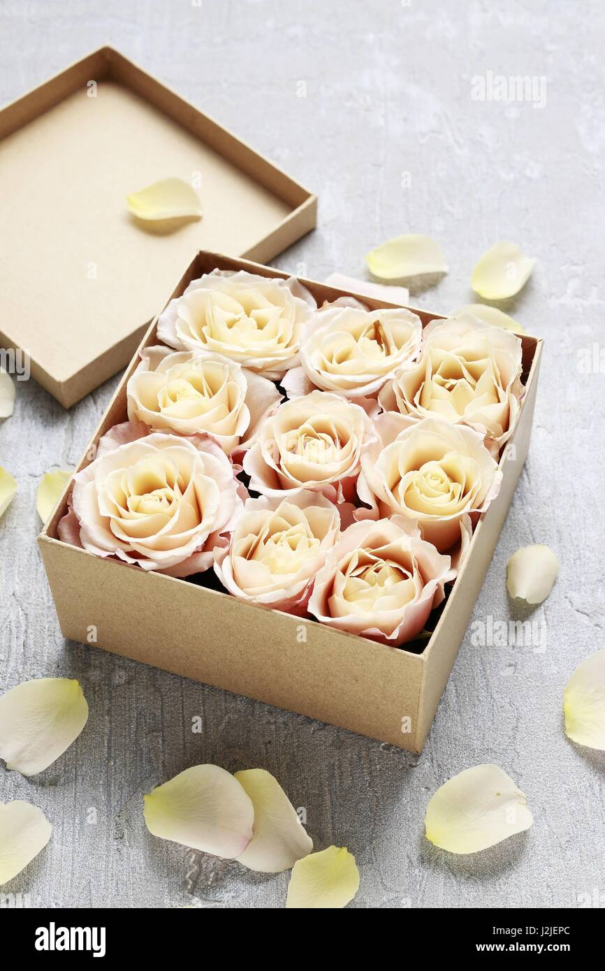 Florist workplace how to make box with flowers, step by step, tutorial