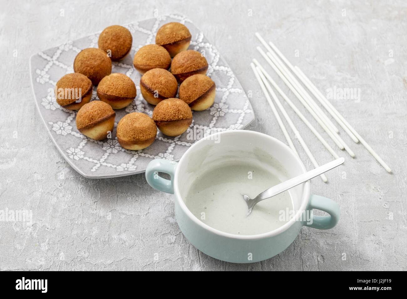 How To Make Cake Pops Step By Step Tutorial Stock Photo Alamy