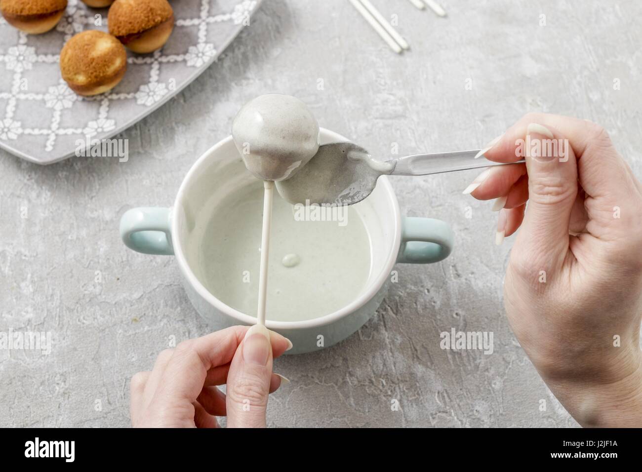 How To Make Cake Pops Step By Step Tutorial Stock Photo Alamy