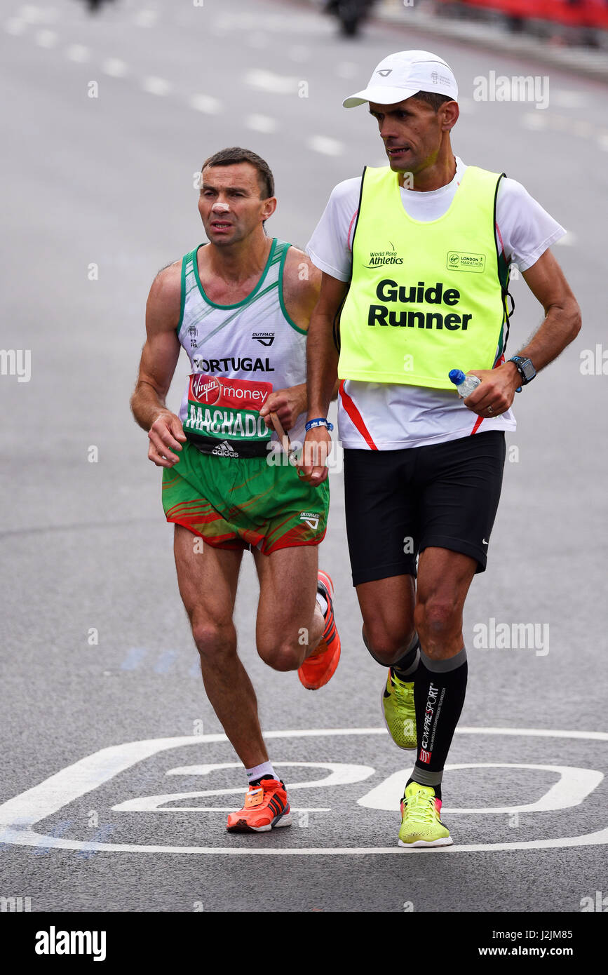 Joaquim Machado running in the T11/T12 visual impairment category with a guide runner in the 2017 London Marathon Stock Photo