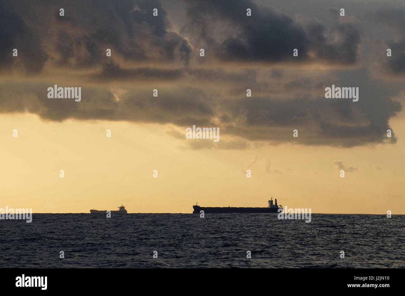 Container ship sea sunset hi-res stock photography and images - Alamy