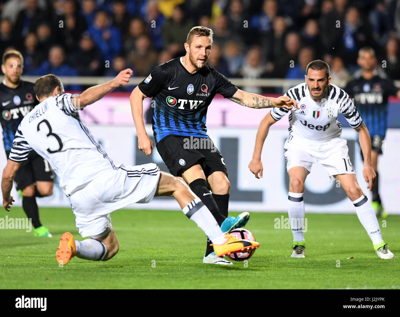 Bergamo. 29th Apr, 2017. Atalanta's Jasmin Kurtic (C) vies with Juventus's Giorgio Chiellini (L) and Leonardo Bonucci during a Serie A soccer match between Juventus and Atalanta at "Atleti Azzurri D'Italia" stadium in Bergamo, Italy, April. 28, 2017. The match ended with a 2-2 draw. Credit: Alberto Lingria/Xinhua/Alamy Live News Stock Photo