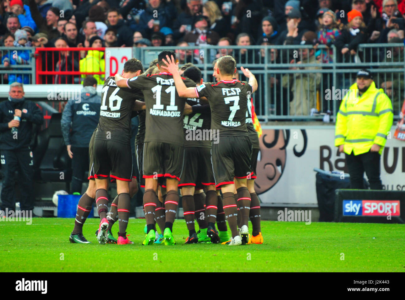 Hamburg, Germany. 28th April, 2017. FC St. Pauli vs. 1. FC Heidenheim (30), Hamburg, Germany