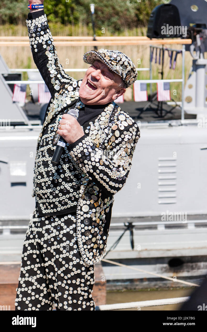 Salute to the 40s re-enactment event. Popular singer Mickey Driver, singer of WW2 songs, performs on the quay side in front of restored P22 US gunboat Stock Photo