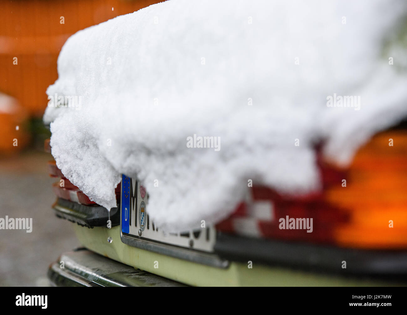 Munich, Germany. 28th Apr, 2017. The trunk of a vehicle is covered in snow in Munich, Germany, 28 April 2017. Photo: Florian Eckl/dpa/Alamy Live News Stock Photo