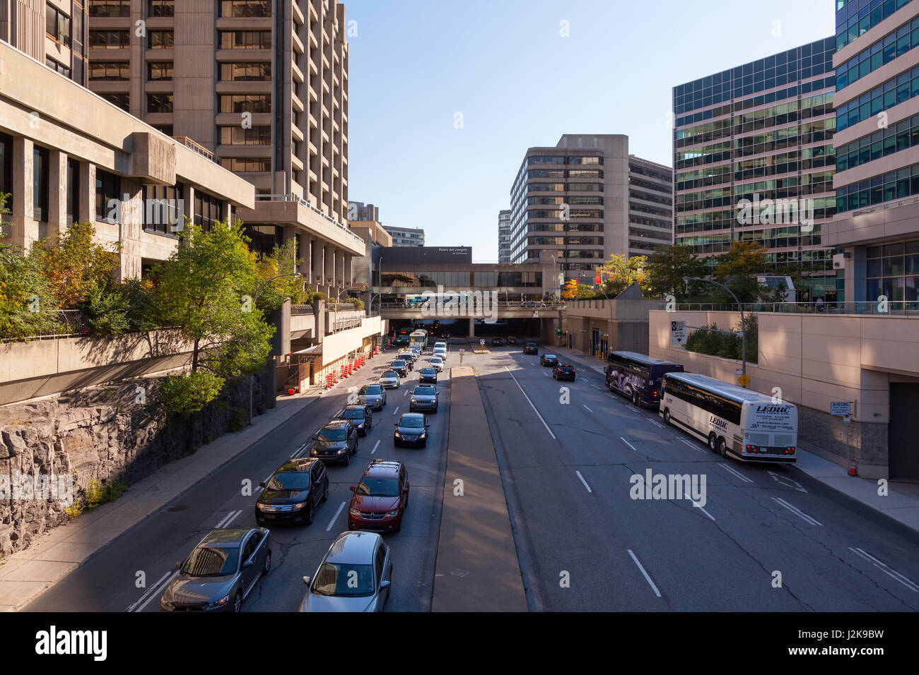 Traffic during rush hour along Boulevard Maisoneauve (Maisoneauve Boulevard) with downtown Hull in the background taken from Rue Victoria/Victoria St. Stock Photo