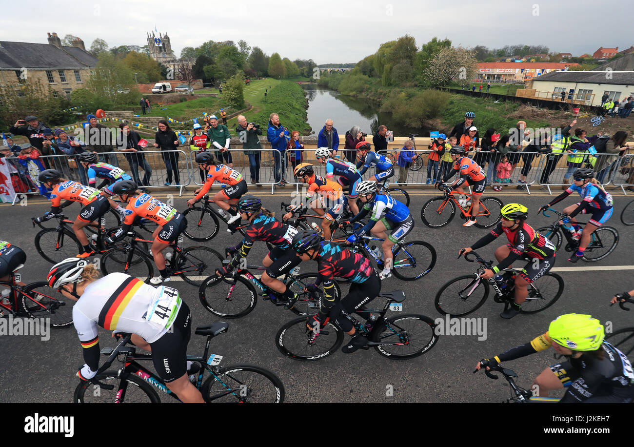 Harrogate Races A general view of the start of the Women's race from Tadcaster to ...