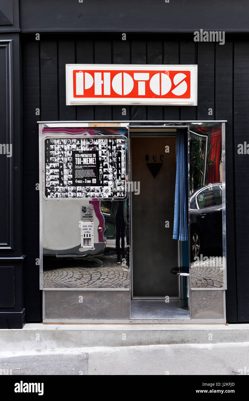 Public Passport Photo Booth Stock Photos & Public Passport Photo Booth ...