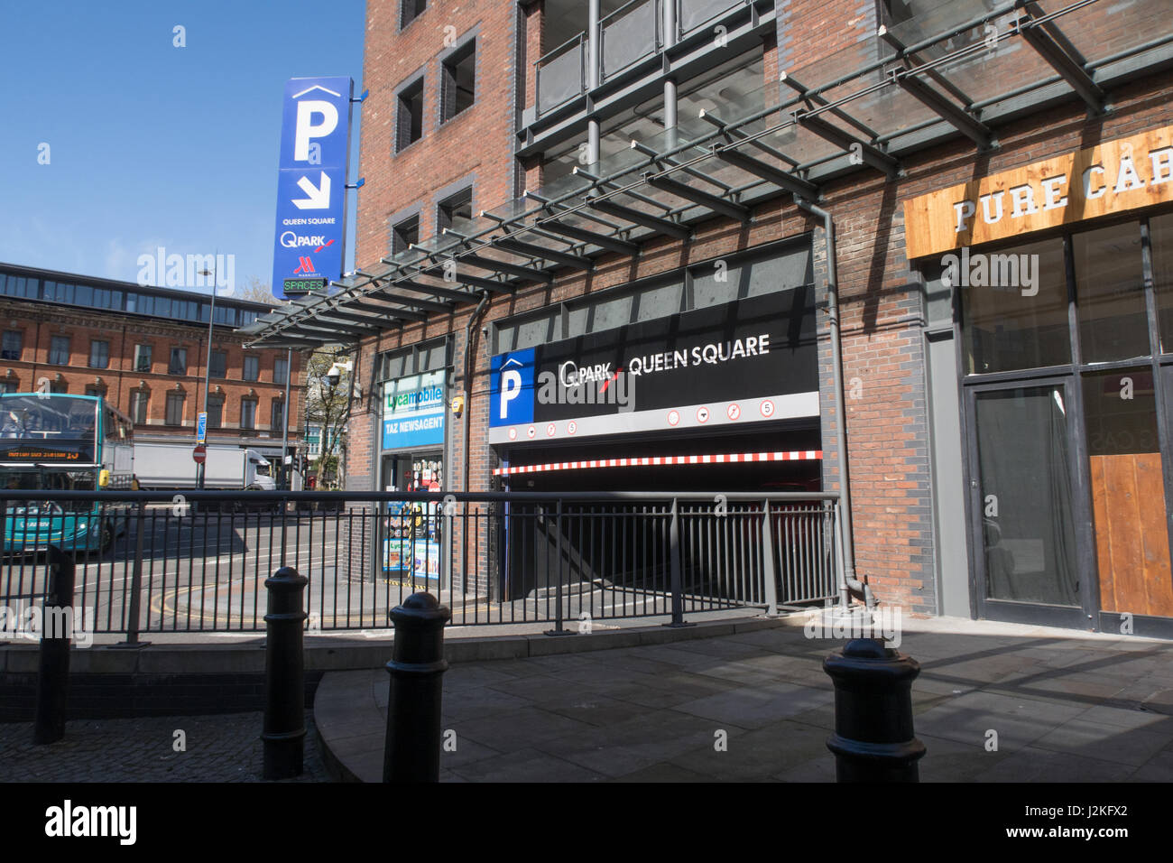 Q bus hires stock photography and images Alamy