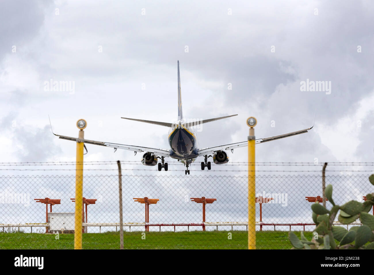 Ryanair Boeing 737-8AS on short finals runway 31. Stock Photo