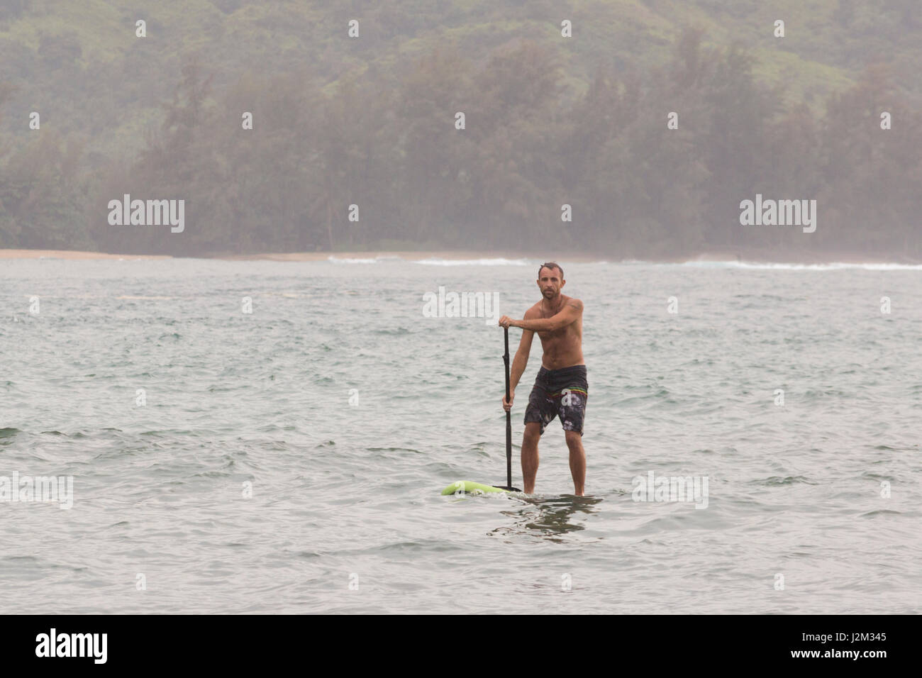 Stand up paddle boarding in Hanalei Bay, Kauai Stock Photo