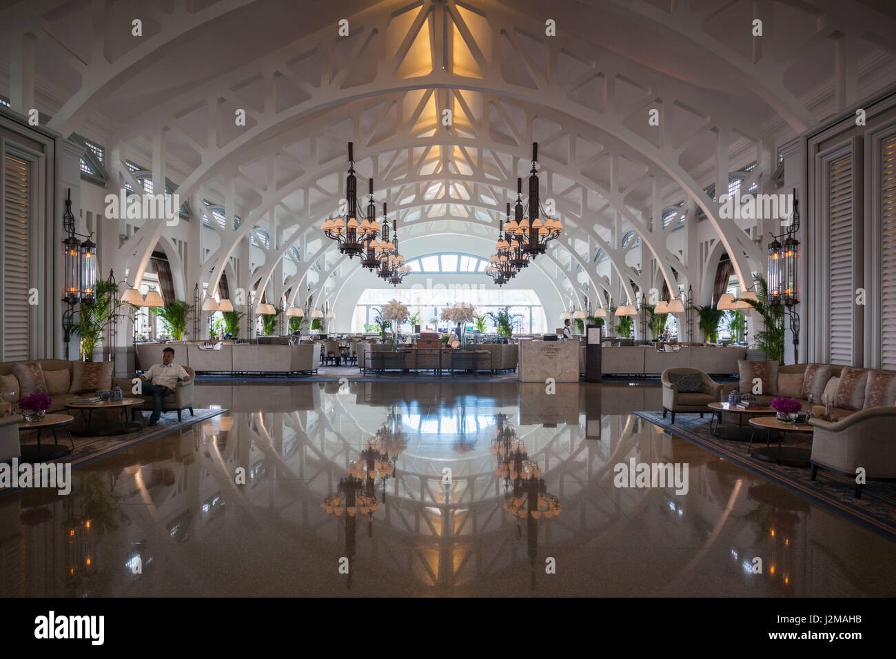 Interior fullerton hotel singapore hi-res stock photography and images ...