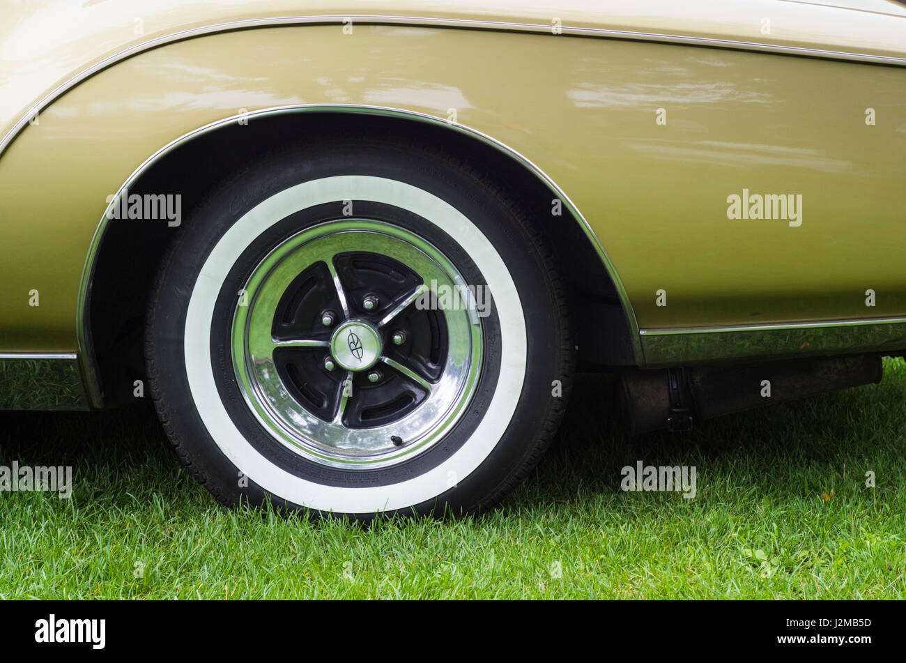 USA, Massachusetts, Beverly Farms, antique cars, 1970s Buick Riviera