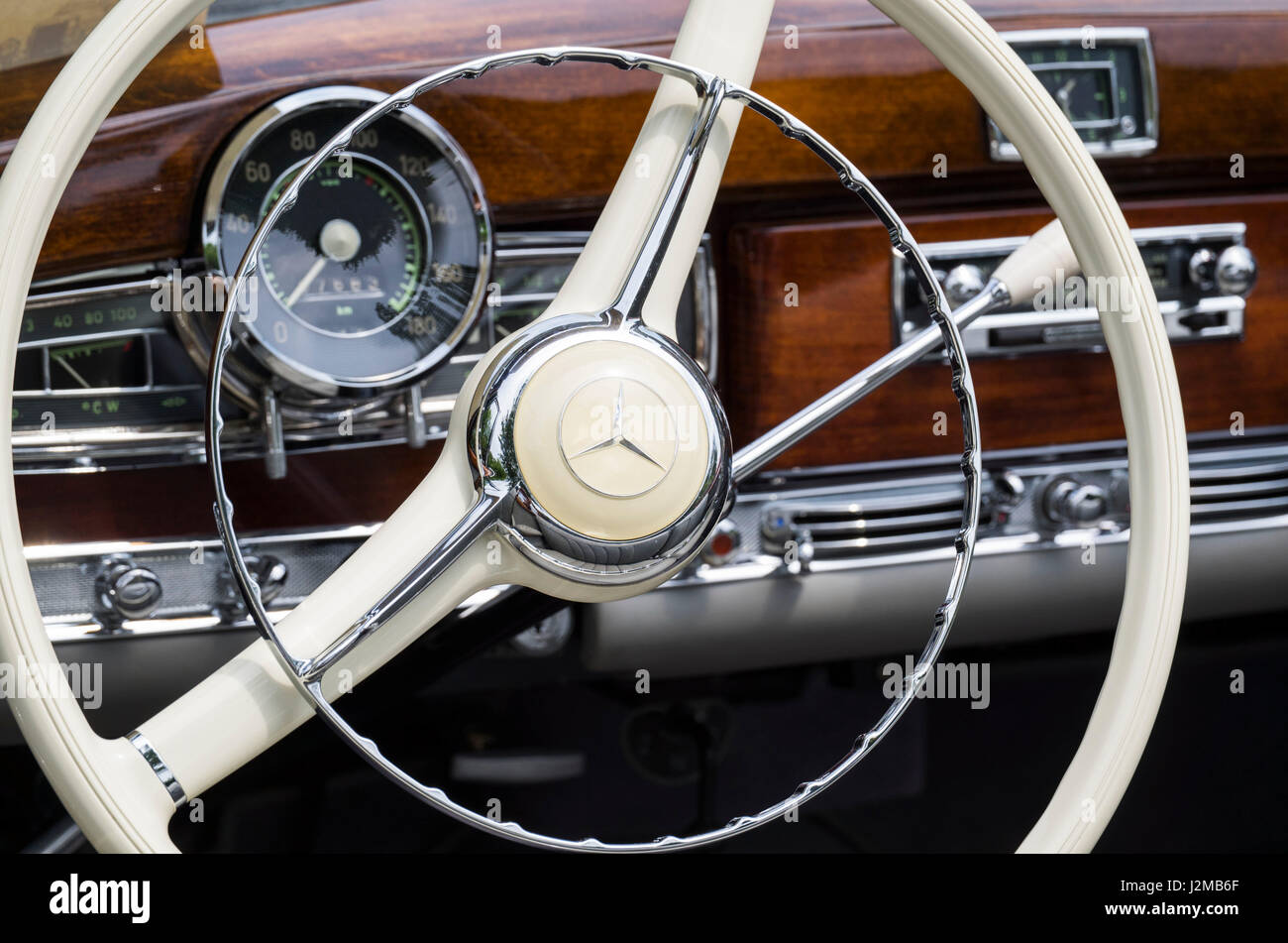 USA, Massachusetts, Beverly Farms, antique cars, 1950s Mercedes