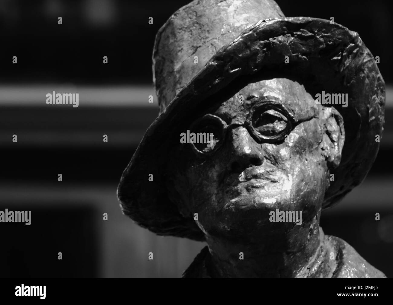 Detail of statue of James Joyce in Earl Street, Dublin Stock Photo - Alamy