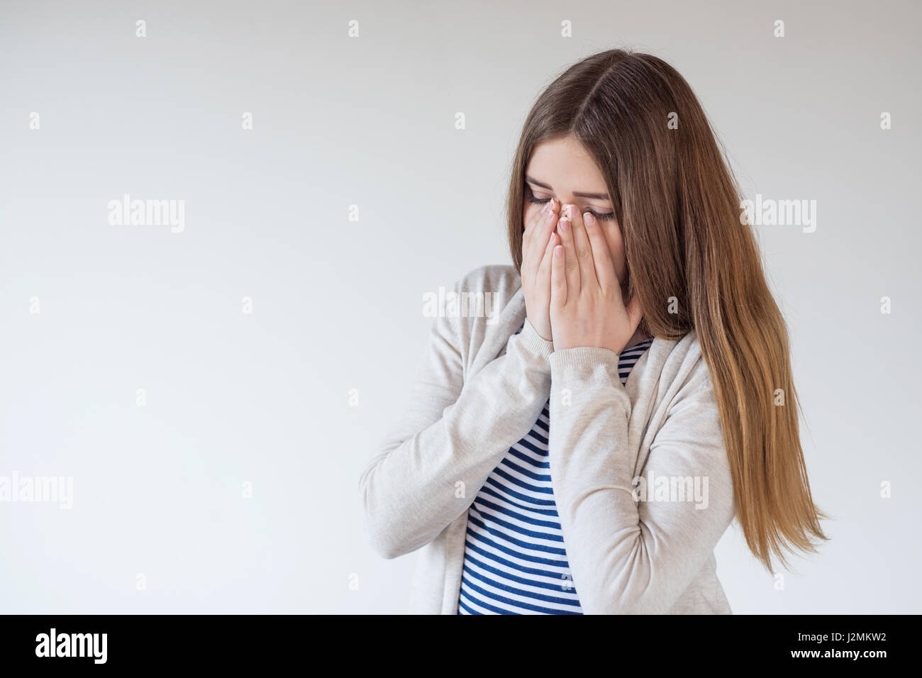 Hands covering face crying woman hi-res stock photography and images ...